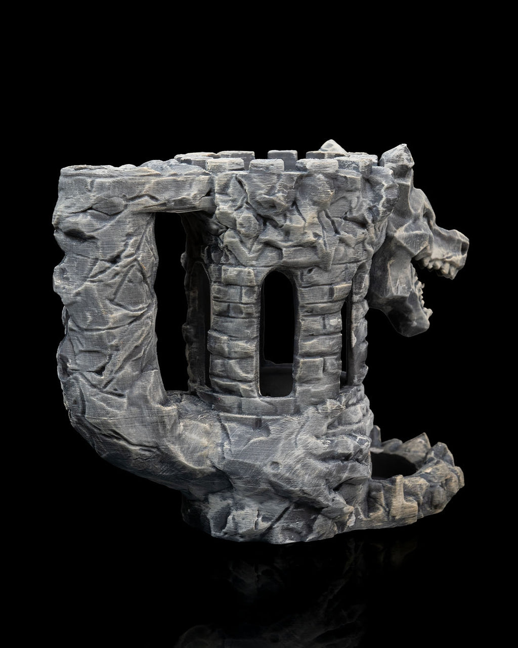Porte-gobelet et tour à dés de la Forteresse du Dragon