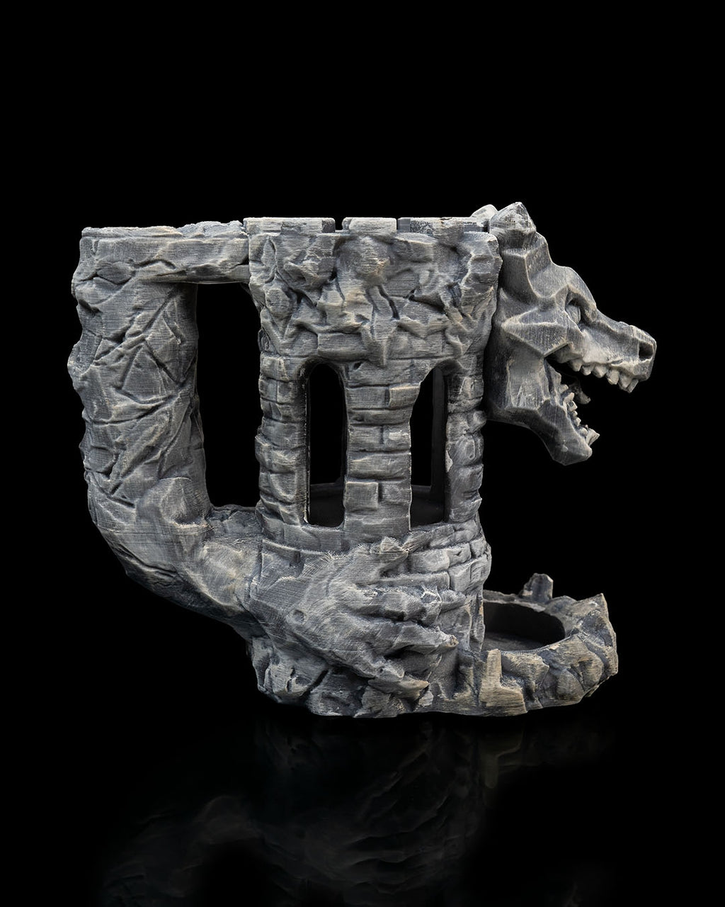 Porte-gobelet et tour à dés de la Forteresse du Dragon