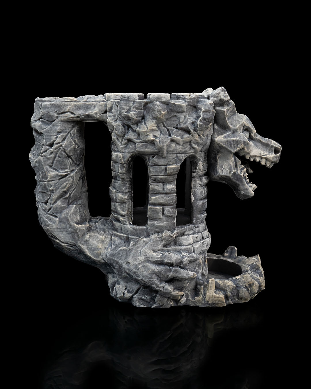 Porte-gobelet et tour à dés de la Forteresse du Dragon