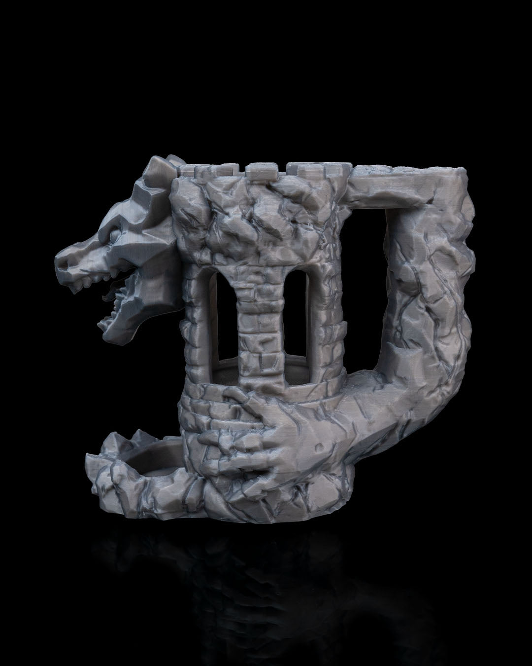 Porte-gobelet et tour à dés de la Forteresse du Dragon