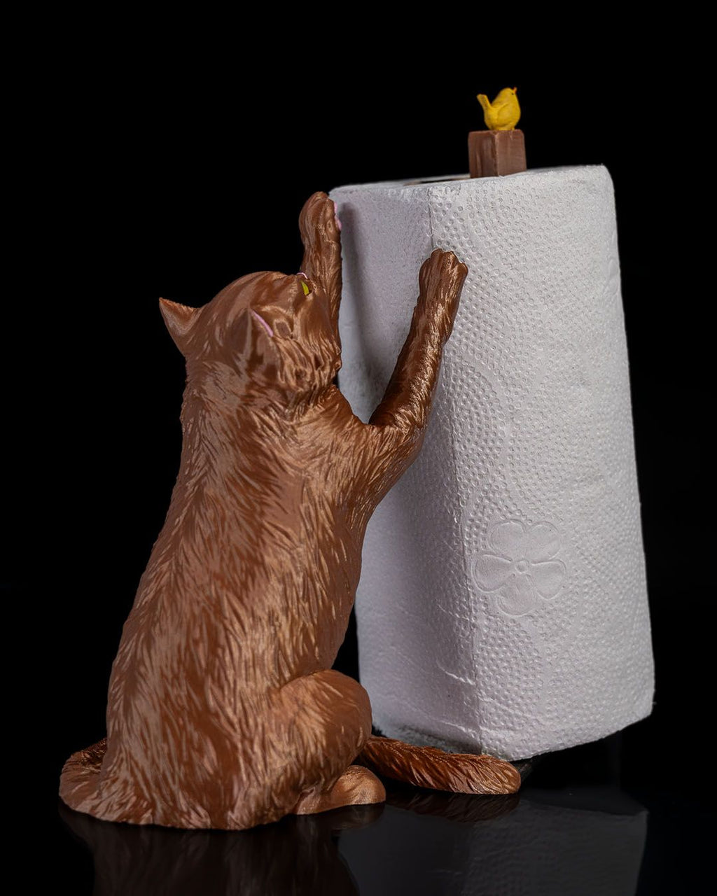 Le Chat, l'Oiseau et l'Essuie-tout