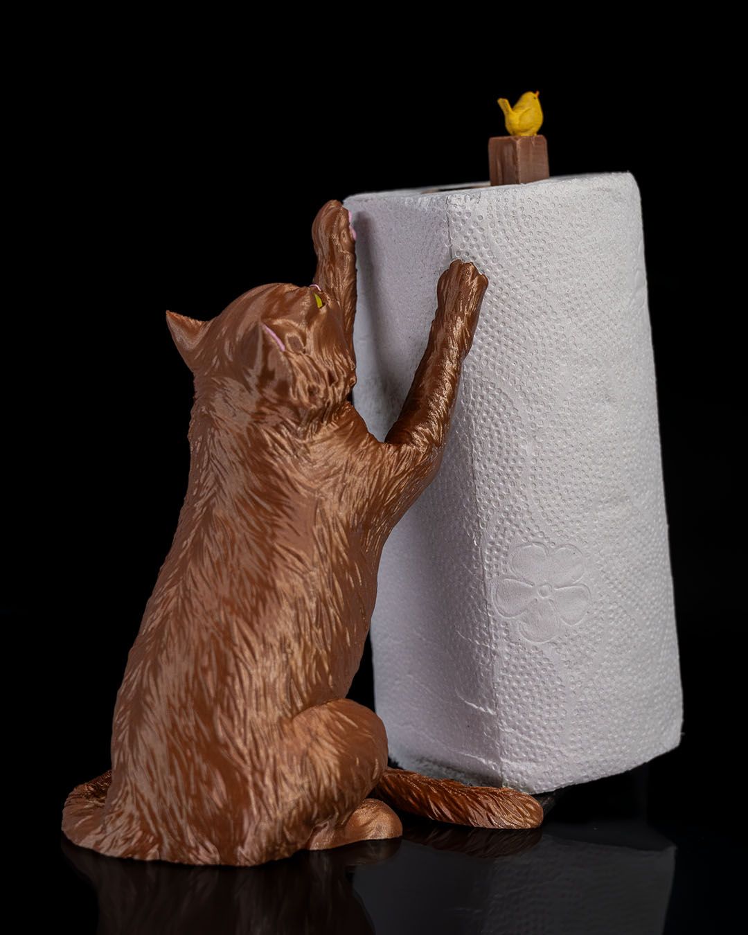 Le Chat, l'Oiseau et l'Essuie-tout